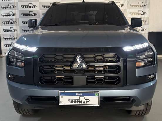 MITSUBISHI-TRITON-2.4 BITURBO DIESEL CD TARMAC 4X2 AUTOMÁTICO MITSUBISHI-TRITON-2025