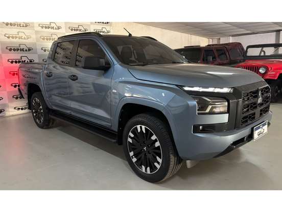 MITSUBISHI-TRITON-2.4 BITURBO DIESEL CD TARMAC 4X2 AUTOMÁTICO MITSUBISHI-TRITON-2025