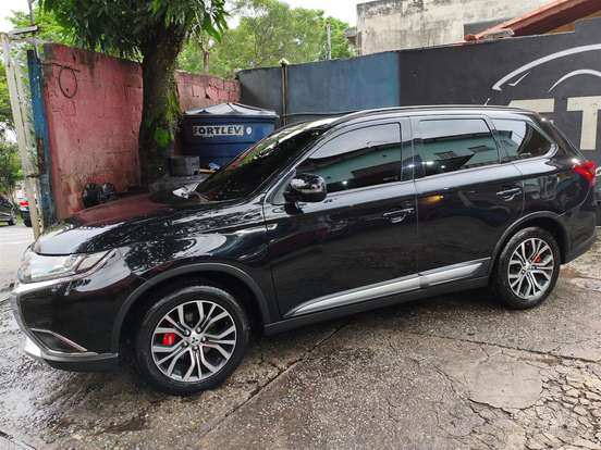 MITSUBISHI-OUTLANDER-2016