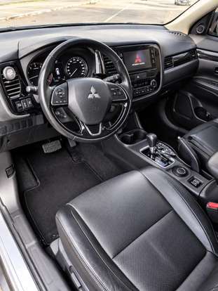 MITSUBISHI-OUTLANDER-2016