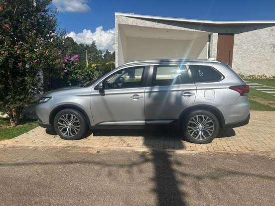 MITSUBISHI-OUTLANDER-2017