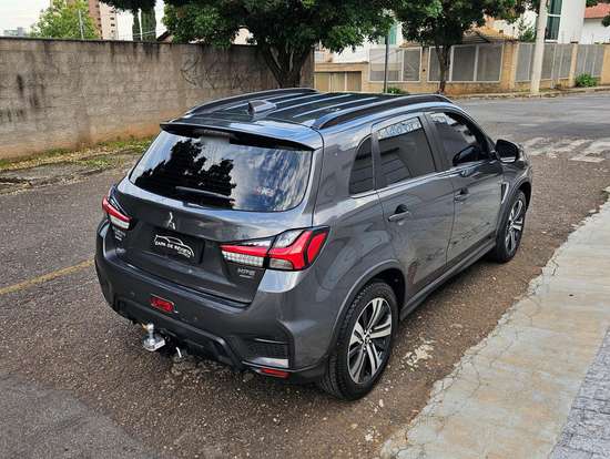 MITSUBISHI-OUTLANDER-2021