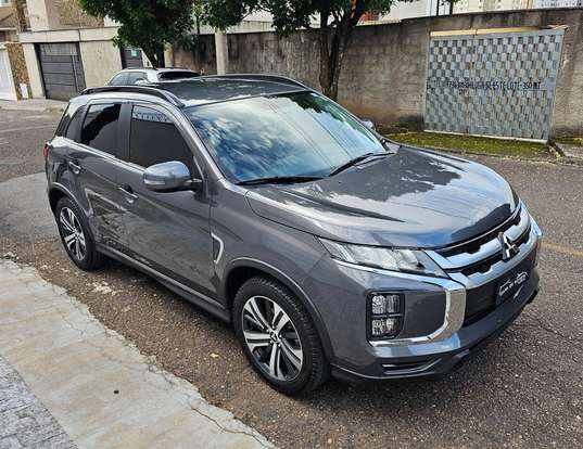 MITSUBISHI-OUTLANDER-2021
