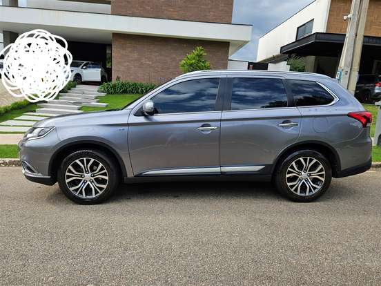MITSUBISHI-OUTLANDER-2018