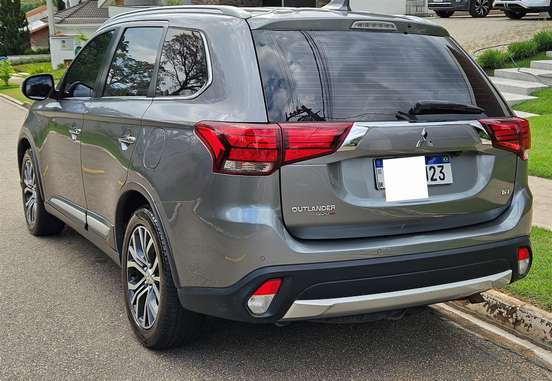 MITSUBISHI-OUTLANDER-2018