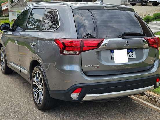 MITSUBISHI-OUTLANDER-3.0 GT 4X4 V6 24V GASOLINA 4P AUTOMÁTICO MITSUBISHI-OUTLANDER-2018