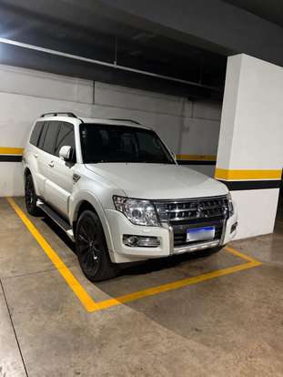 MITSUBISHI-PAJERO-2015