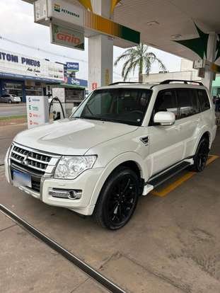 MITSUBISHI-PAJERO-2015