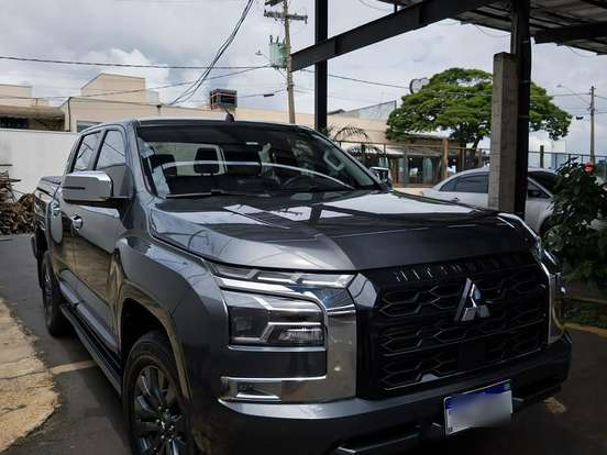 MITSUBISHI-TRITON-2.4 BITURBO DIESEL CD HPE 4X4 AUTOMÁTICO MITSUBISHI-TRITON-2025