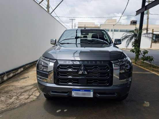 MITSUBISHI-TRITON-2025