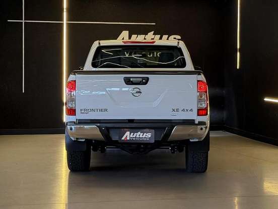 NISSAN-FRONTIER-2021