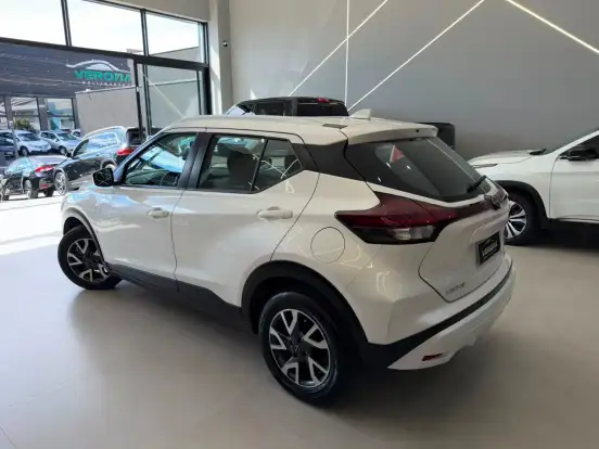NISSAN-KICKS-2023