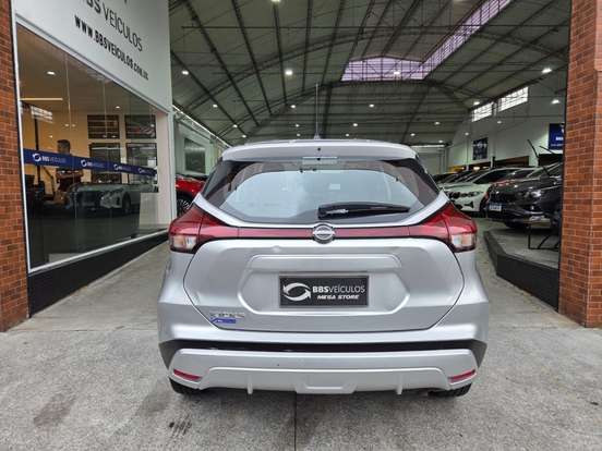 NISSAN-KICKS-2023