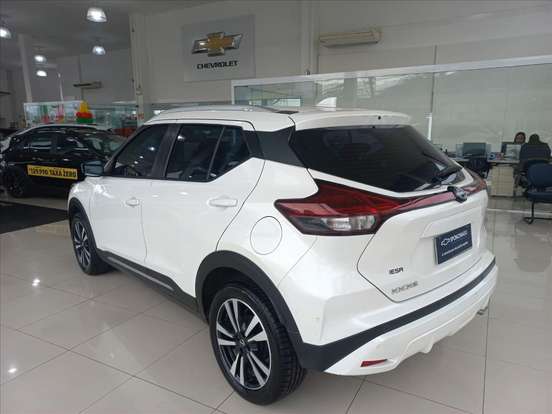 NISSAN-KICKS-2023