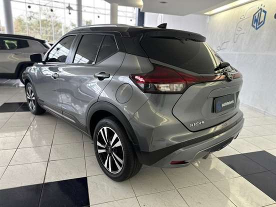 NISSAN-KICKS-2023