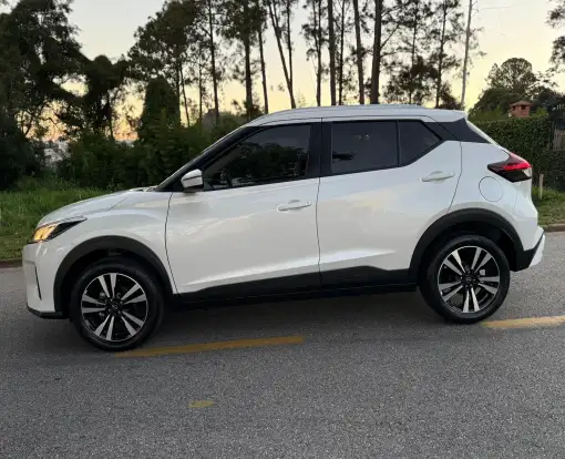 NISSAN-KICKS PLAY-2025
