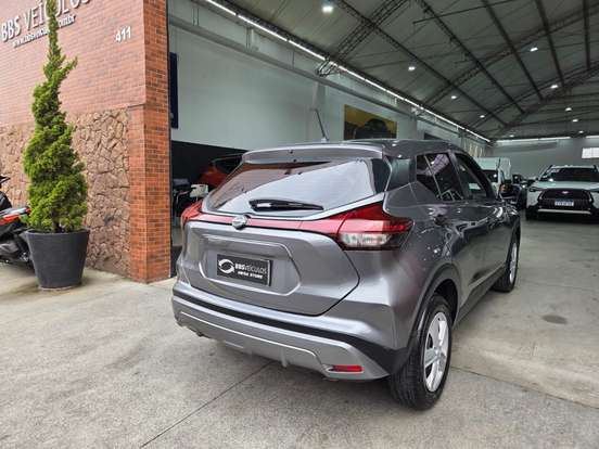 NISSAN-KICKS PLAY-2025