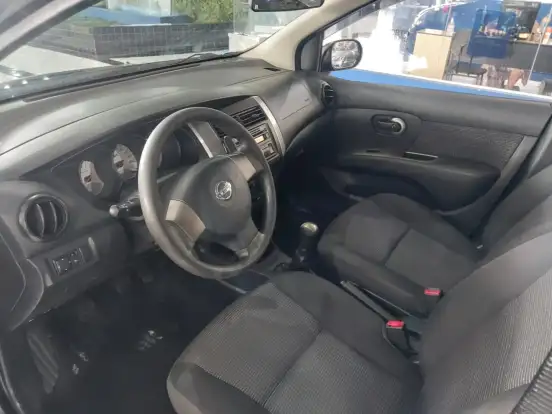 NISSAN-LIVINA-2012