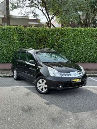 NISSAN-LIVINA-2011