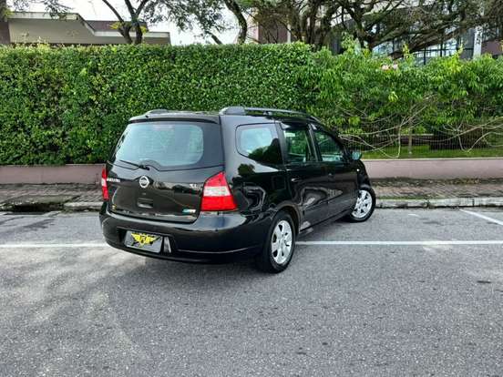 NISSAN-LIVINA-2011