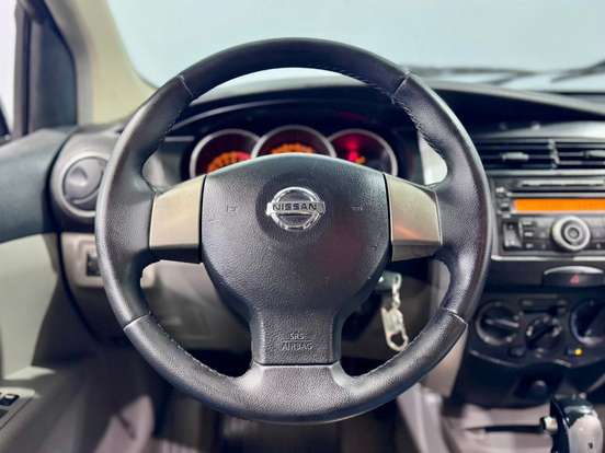 NISSAN-LIVINA-2009