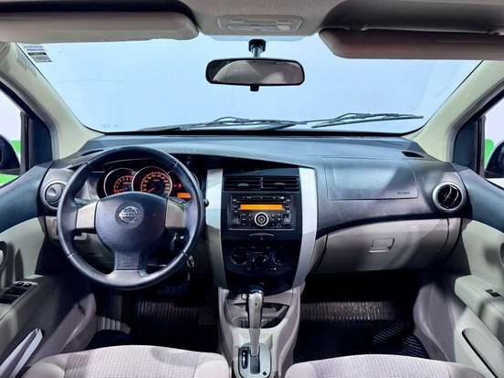 NISSAN-LIVINA-2009