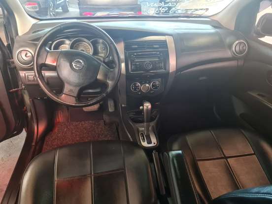 NISSAN-LIVINA-2011