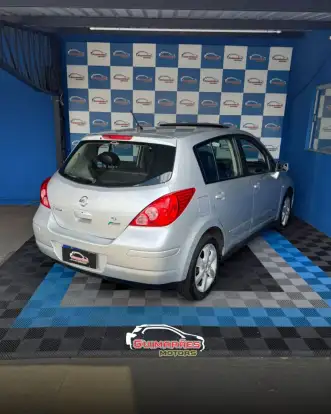 NISSAN-TIIDA-2010