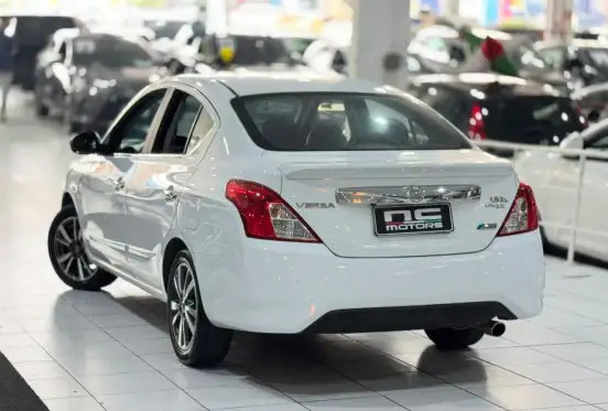 NISSAN-VERSA-2018