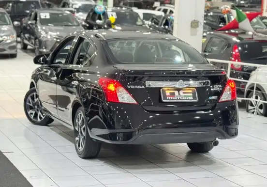 NISSAN-VERSA-2016