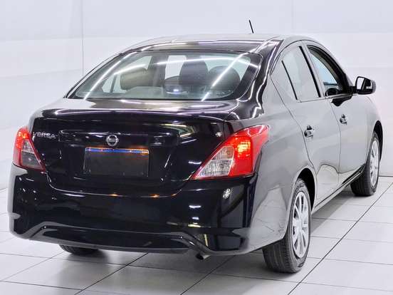 NISSAN-VERSA-2017