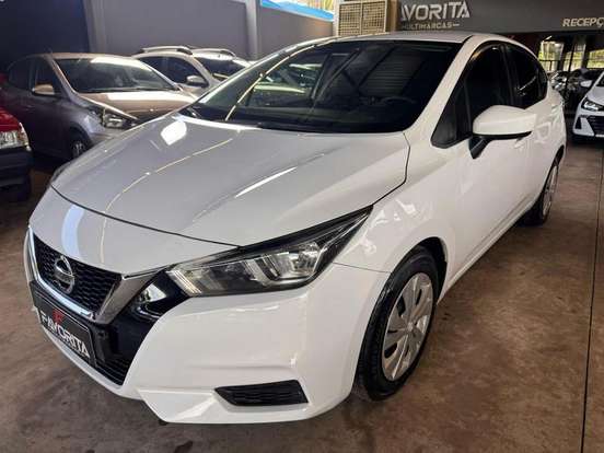 NISSAN-VERSA-2020