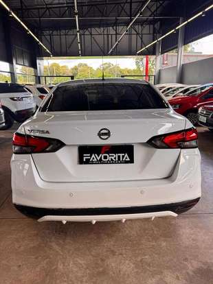 NISSAN-VERSA-2020