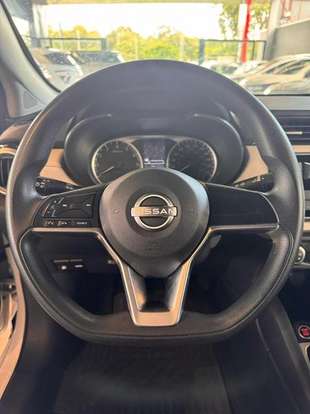 NISSAN-VERSA-2020