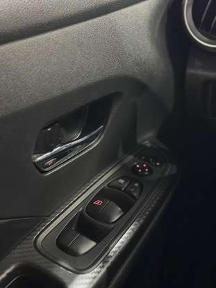 NISSAN-VERSA-2021