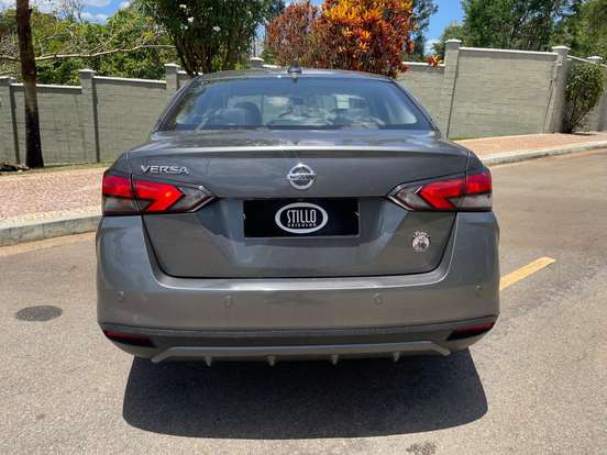 NISSAN-VERSA-2023