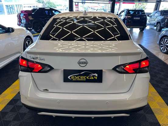 NISSAN-VERSA-2023