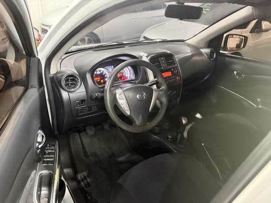 NISSAN-VERSA-2015
