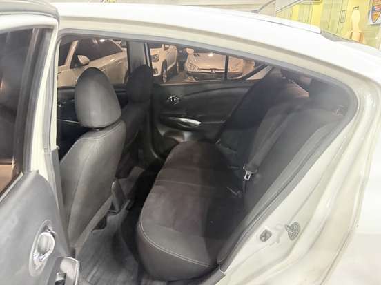 NISSAN-VERSA-2015