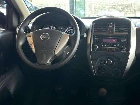 NISSAN-VERSA-2015