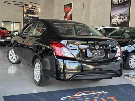 NISSAN-VERSA-2015