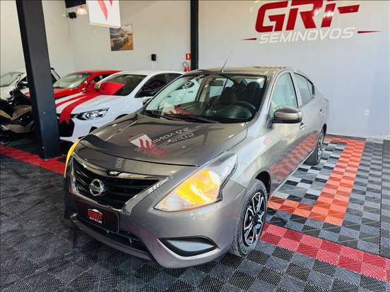 NISSAN-VERSA-2020