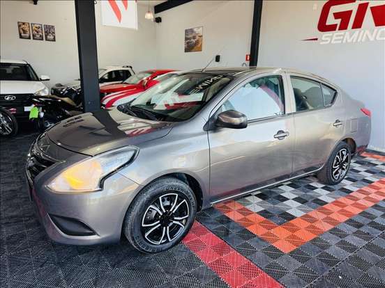 NISSAN-VERSA-2020