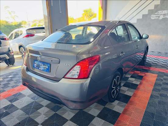 NISSAN-VERSA-2020