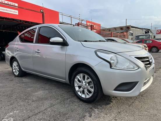 NISSAN-VERSA-2019