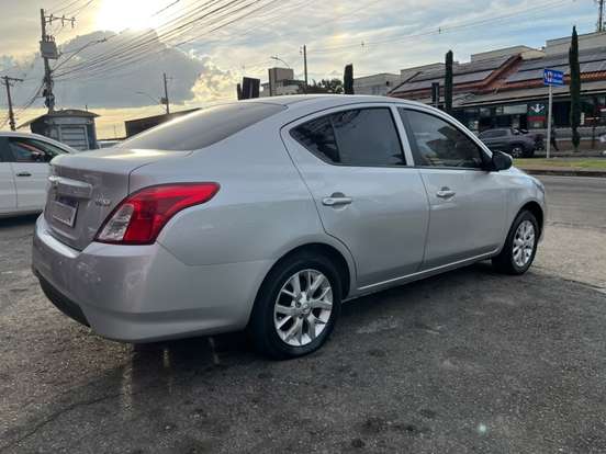 NISSAN-VERSA-2019