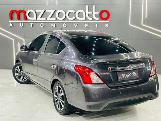 NISSAN-VERSA-2017