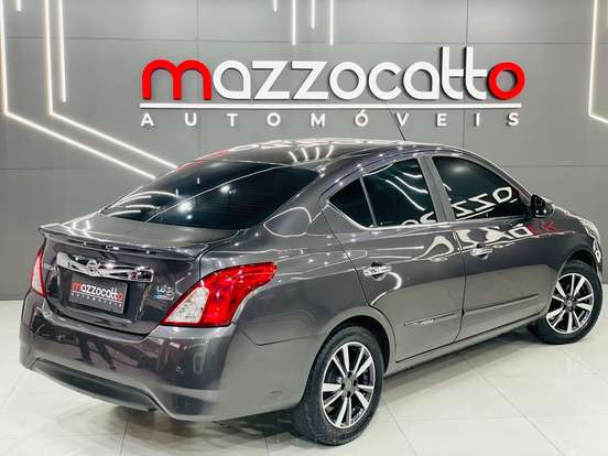 NISSAN-VERSA-2017