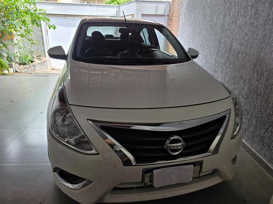 NISSAN-VERSA-2019