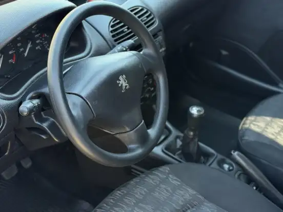 PEUGEOT-206-1.4 HOLIDAY 8V GASOLINA 4P MANUAL PEUGEOT-206-2005
